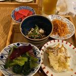 Umisato Shokudou Ando Sakaba - 先ずは前菜5種盛り合わせ、野菜をふんだんに使った前菜の盛り合せです。