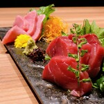 肉と日本酒いぶり - 中トロと赤身の盛り合わせ