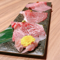 肉と日本酒いぶり 有楽町店 - 肉炙り寿司