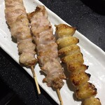 三酉屋 - せせり２とボンジリ