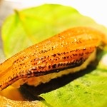 嵯峨沢館 - 2012/Jun.　前菜　葛の葉寿司（葛の葉を剥いたところ）