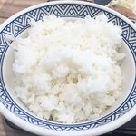 吉野家 - 大盛り無料のご飯。
      豚生姜焼きを食べるときは、やっぱりご飯大盛りでしょう。