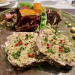 グランド ダイア - 前菜 ビストロダイア名物！
                                豚肉と牛肉と砂肝とレバーのパテ.ド.カンパーニュ