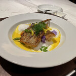 グランド ダイア - 師崎産天然真鯛のポアレ
      愛知県アサリのサフランソース