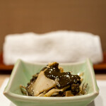 うを徳 - 2020.8 蒸しアワビ 湯葉 じゃこ 万願寺唐辛子 肝ソース