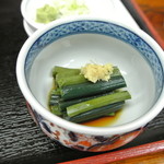 そば処　はやし - ワラビ　よく粘る