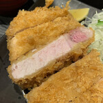 とんかつ 大喜 - ピンクの断面