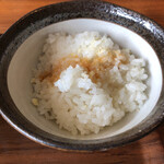 ラーメン イッケン - そのまま食べても美味しい粉チーズ追いめし！