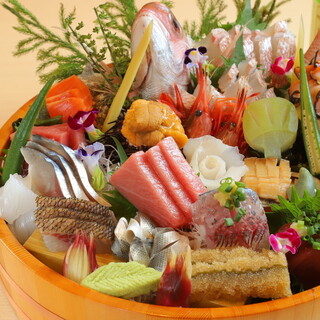 選りすぐりの鮮魚を使った寿司を堪能！豊洲市場なり市堺浜直営店