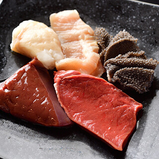 Enjoy our carefully selected Kuroge Wagyu beef and Wagyu offal to your heart's content.