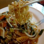 レストラン伊吹 - 麺リフトアップ