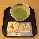 大正園 - 抹茶はお菓子付きです。