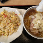 新川大勝軒飯店 - ラーメン半チャーハンセット　(850円)