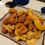 てつ食堂 - ナッツの燻製