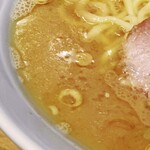 ラーメン 洞くつ家 - コクがありバランスのいいスープ。
