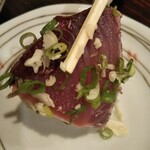 食事処 居酒屋 こまつ - 分厚く美味しい鰹です！