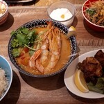 アジアンバル サワディスマイル - 