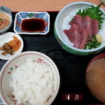 かわ津 - かつお刺身定食（750円）
