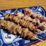 冨喜寄 - 焼き鳥　皮　140円×2　もも　140円×2