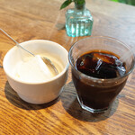 スパイスカフェ - ランチのブランマンジェとアイスコーヒー