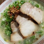 くろいわラーメン - くろいわラーメン【生麺.自家製スープ.自家製チャーシュー.焼きネギ (ラードで焼いたタマネギ) .細もやし.乾燥刻みネギ入り、1パック税込750円】