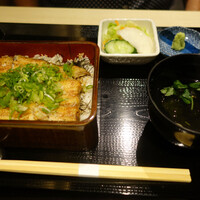 うなぎ 目白ぞろ芽 - ねぎ白焼き重