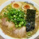 新味 豚骨醤油麺（味玉入り） 790円