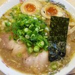 新味 豚骨醤油麺（味玉入り） 790円