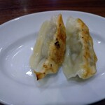 万豚記 - 火曜日サービス半額♪一個たべちゃいました      三個で95円    (^-^)v