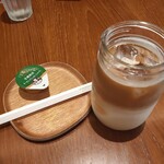 ベースキューカフェ by ロイヤルガーデンカフェ - アイスカフェラテ