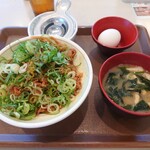 すき家 - 2020年8月　ねぎ玉牛丼中盛+味噌汁（690円）