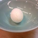 謎のゆで卵別皿。