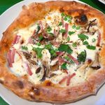 ウッデンシップ - 【きのことイタリア産グリーンピースとハムの塩味のピッツァ…1,000円】★2012/6