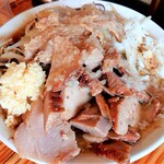 にかいや - ＜参考＞ぶた入りラーメン＋にんにくヤサイアブラヤクミ
