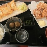 ゴールデン餃子 - コンビ定食(焼き) 800円 全景