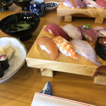 Kame Sushi - ¥880ランチの全体