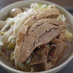 ラーメンエース - 盛り付けたラーメン