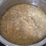 ラーメンエース - 鍋に入ったスープ