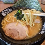 町田商店 - ムチムチな麺