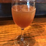 オステリア ジリ - ももとプラムのシナモンアイスティ