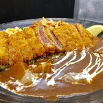 カレーは飲み物。 - 牛かつカレー 小　1,250円  無料トッピングで、 - フライドオニオン - コーンマヨ - フライドガーリック