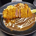 カレーは飲み物。 - 牛かつカレー 小　1,250円  無料トッピングで、 - フライドオニオン - コーンマヨ - フライドガーリック