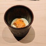 匠 進吾 - あさり出汁の冷たい茶碗蒸しに枝豆、ウニを乗せて