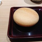 匠 進吾 - 甘味は塩アイスクリームとよもぎアイスクリームのハーフ＆ハーフのアイスモナカ