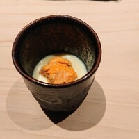 匠 進吾 - あさり出汁の冷たい茶碗蒸しに枝豆、ウニを乗せて