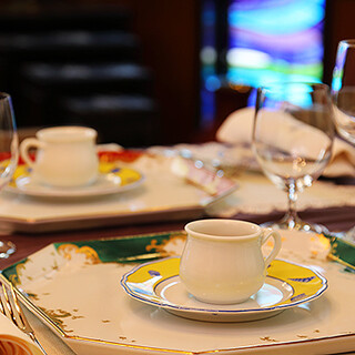 A full course meal starting with a soup made with 10 types of vegetables.