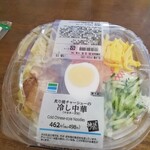 ファミリーマート - 料理写真:鶏チャーシューも悪くないけど…一般的な冷やし中華です。