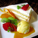 日曜舎 - ショートケーキ