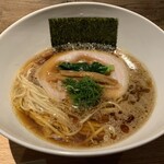 Japanese Ramen Noodle Lab Q - 煮干し醤油らぁ麺、950円