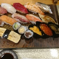 東鮨 新店 - ランチ にぎり14貫  ¥1,000（税込）